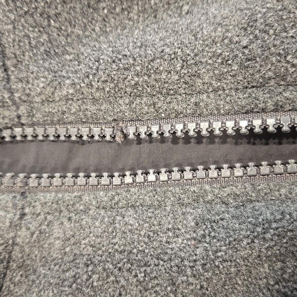 THE NORTH FACE MEN'S FULLZIP GREY FLEECE JACKET. NO SZ TAG. PLZ SEE MEASUREMENTS - Picture 8 of 14